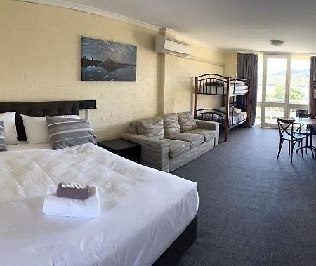 Lake Jindabyne Hotel Exterior photo