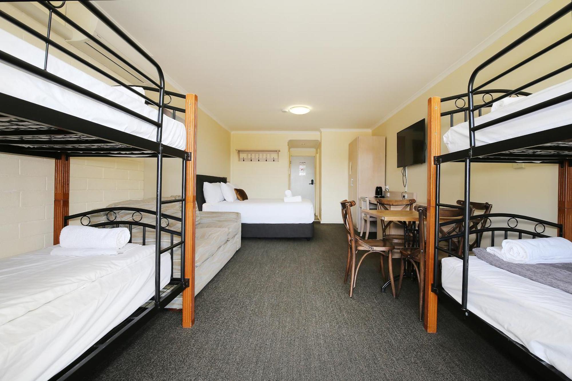 Lake Jindabyne Hotel Exterior photo