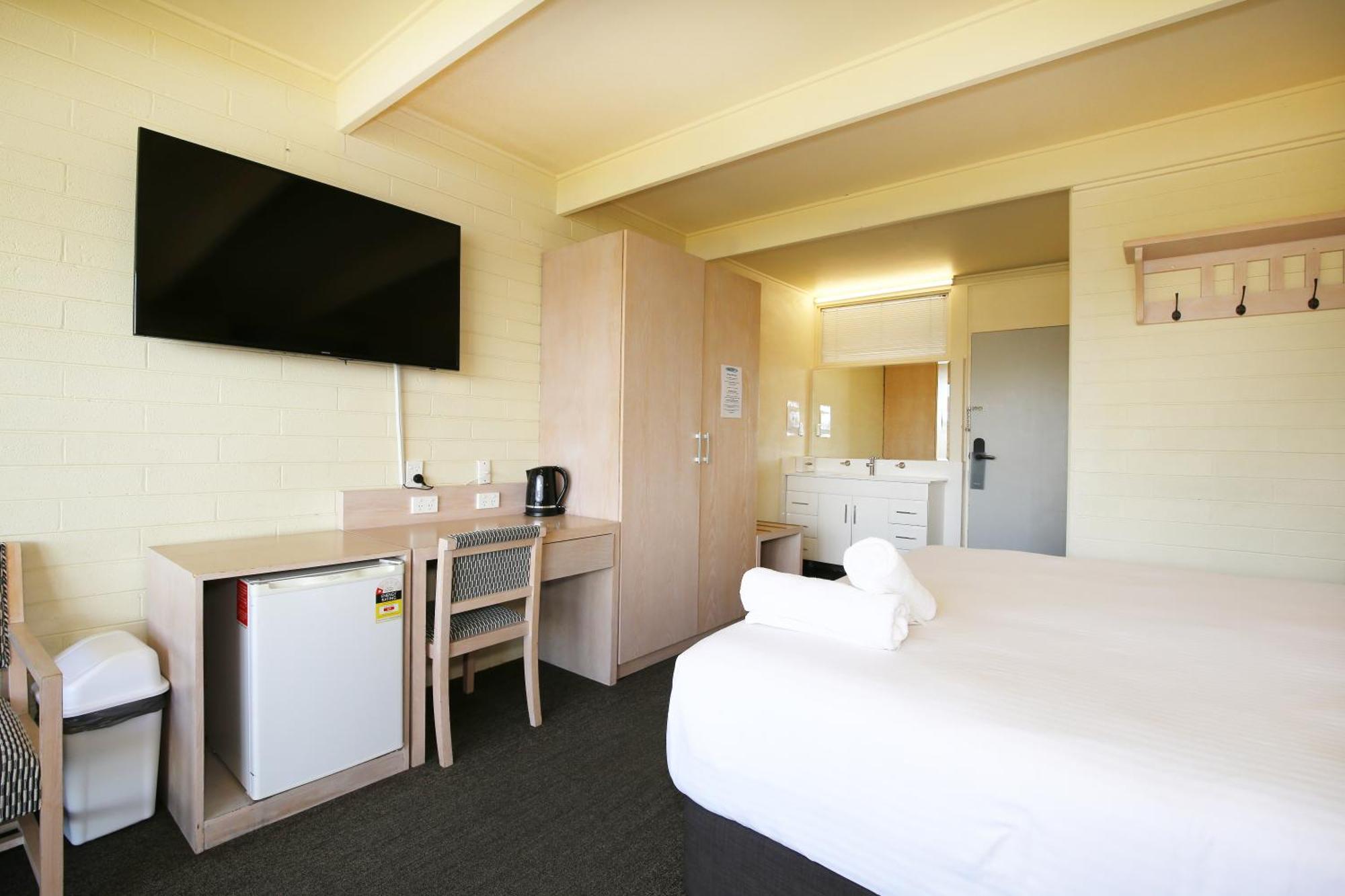 Lake Jindabyne Hotel Exterior photo