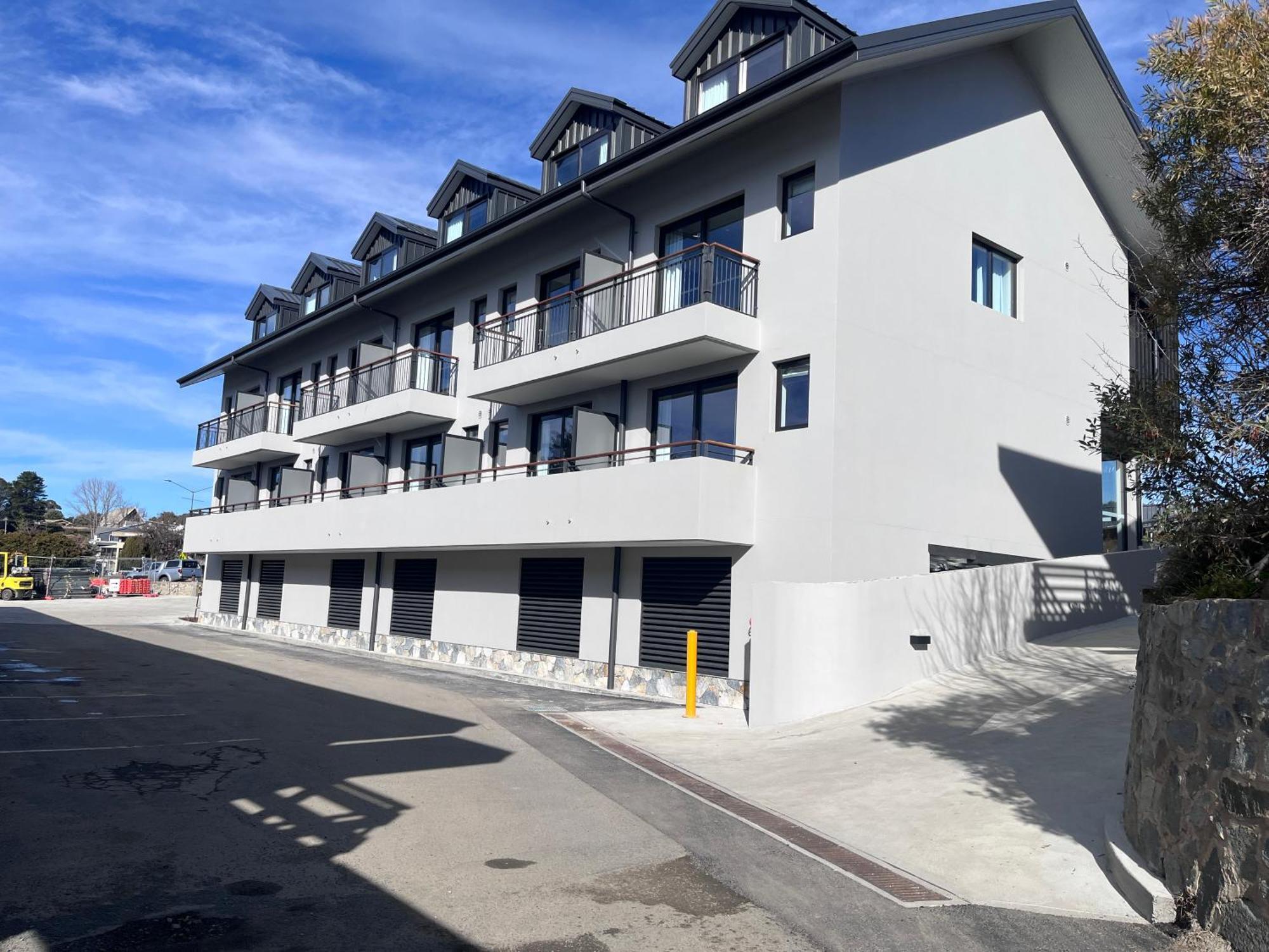 Lake Jindabyne Hotel Exterior photo